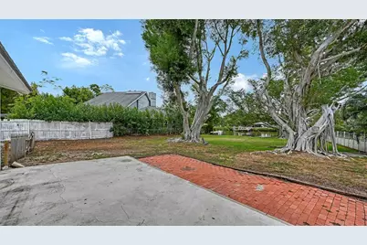 2103 Lusitania Drive, Sarasota, FL 34231 - Photo 32
