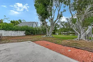 2103 Lusitania Dr, Sarasota, FL 34231 - Photo 32