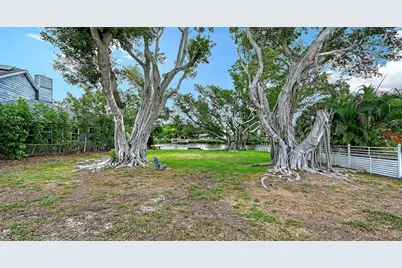 2103 Lusitania Drive, Sarasota, FL 34231 - Photo 32