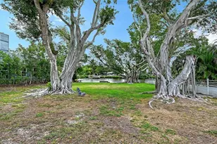 2103 Lusitania Dr, Sarasota, FL 34231 - Photo 32