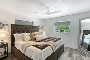2103 Lusitania Dr, Sarasota, FL 34231 - Photo 22