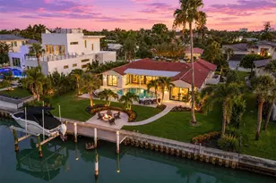 465 E Royal Flamingo Dr, Sarasota, FL 34236 - Photo 2