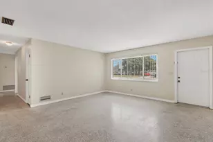 5605 9th Ave Dr W, Bradenton, FL 34209 - Photo 4