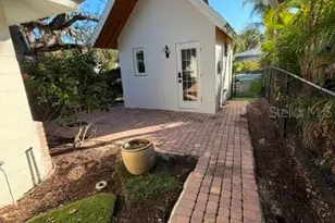 605 Lotus Ln, Sarasota, FL 34242 - Photo 36