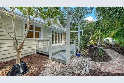 1770 S Oval Drive, Sarasota, FL 34239 - Photo 10