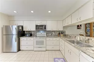 3946 Wilshire Cir E, Sarasota, FL 34238 - Photo 14