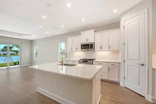 9866 Crystal Isles Cir, Sarasota, FL 34241 - Photo 6