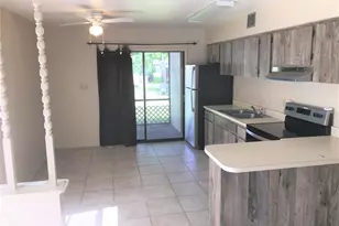 2806 46th Ave Dr W, Bradenton, FL 34207 - Photo 2
