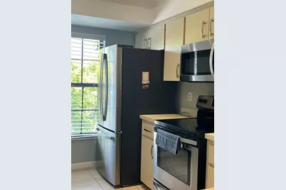 4606 Weybridge #26, Sarasota, FL 34235 - Photo 10