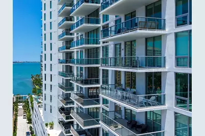 301 Quay Commons #1007, Sarasota, FL 34236 - Photo 2