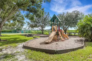 907 50th St E, Bradenton, FL 34208 - Photo 38