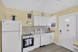 908 Villas Dr, Venice, FL 34285 - Photo 6