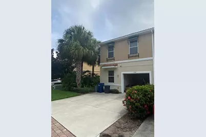 3870 82nd Avenue Cir E #104, Sarasota, FL 34243 - Photo 2