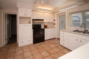 219 24th St W, Bradenton, FL 34205 - Photo 18