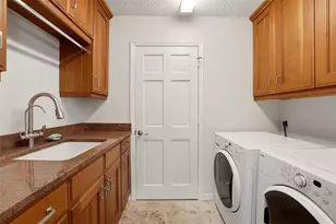 215 Carriage House Ln, Nokomis, FL 34275 - Photo 12
