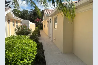 8004 Camminare Drive, Sarasota, FL 34238 - Photo 2