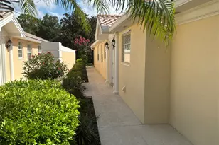 8004 Camminare Dr, Sarasota, FL 34238 - Photo 2