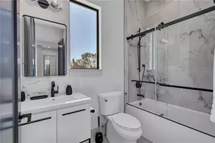 275 Lime Cir, Sarasota, FL 34237 - Photo 24