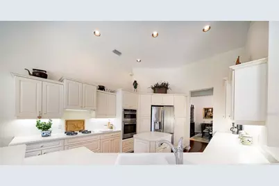 7058 Twin Hills Terrace, Lakewood Ranch, FL 34202 - Photo 18