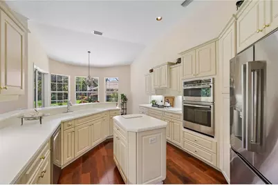 7058 Twin Hills Terrace, Lakewood Ranch, FL 34202 - Photo 14