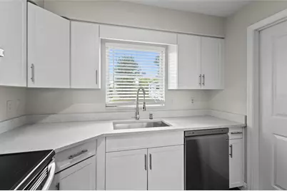 5404 Laurelwood Place, Sarasota, FL 34232 - Photo 10