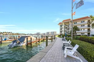 222 Harbour Dr, Naples, FL 34103 - Photo 2