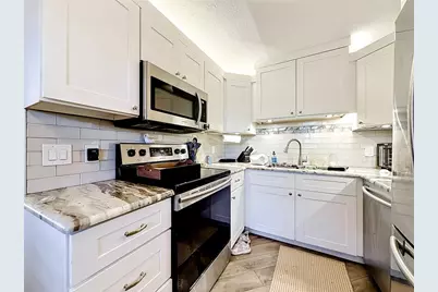 4050 4th Street N #304, Saint Petersburg, FL 33703 - Photo 6