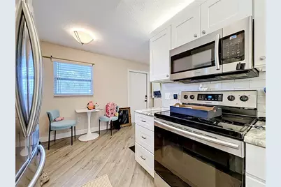 4050 4th Street N #304, Saint Petersburg, FL 33703 - Photo 8