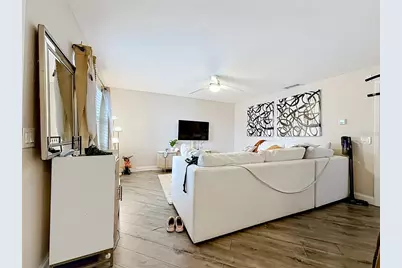 4050 4th Street N #304, Saint Petersburg, FL 33703 - Photo 10