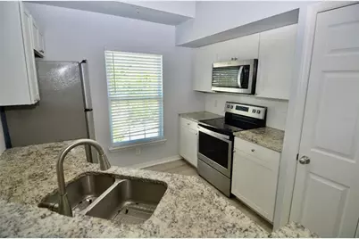 5621 Bidwell Parkway #202, Sarasota, FL 34233 - Photo 2
