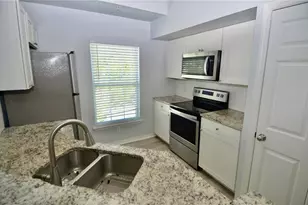 5621 Bidwell Pkwy, Sarasota, FL 34233 - Photo 2