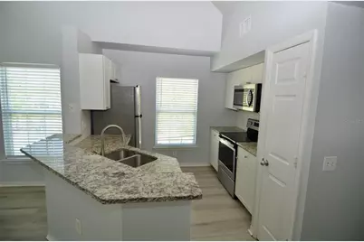 5621 Bidwell Parkway #202, Sarasota, FL 34233 - Photo 4