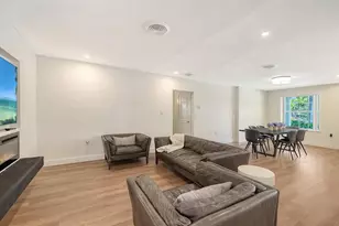 2465 Foster Ln, Sarasota, FL 34239 - Photo 8