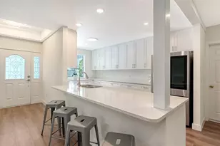 2465 Foster Ln, Sarasota, FL 34239 - Photo 14