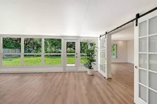2465 Foster Ln, Sarasota, FL 34239 - Photo 20