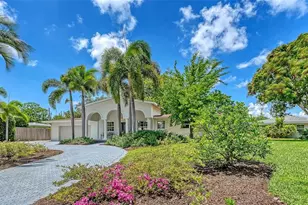 2465 Foster Ln, Sarasota, FL 34239 - Photo 2