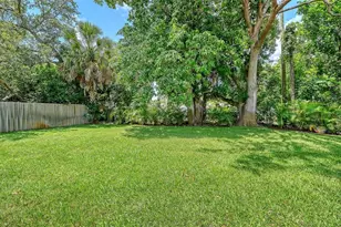 2465 Foster Ln, Sarasota, FL 34239 - Photo 40