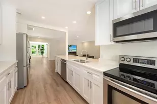 2465 Foster Ln, Sarasota, FL 34239 - Photo 18