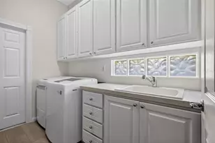 5821 Ferrara Dr, Sarasota, FL 34238 - Photo 34