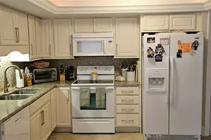 3902 Wilshire Dr, Sarasota, FL 34238 - Photo 6