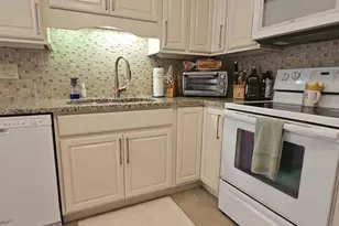 3902 Wilshire Dr, Sarasota, FL 34238 - Photo 8