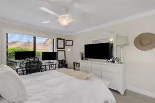 3902 Wilshire Dr, Sarasota, FL 34238 - Photo 10
