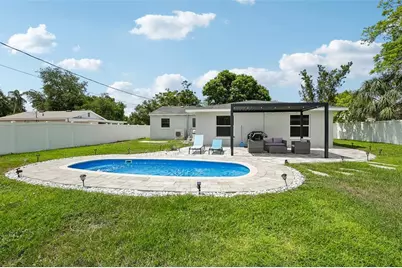 2214 23rd Avenue W, Bradenton, FL 34205 - Photo 2