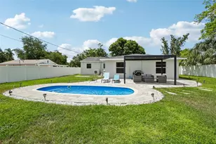 2214 23rd Ave W, Bradenton, FL 34205 - Photo 2