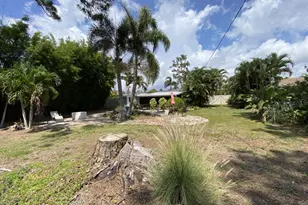 828 Nokomis Ave S, Venice, FL 34285 - Photo 6