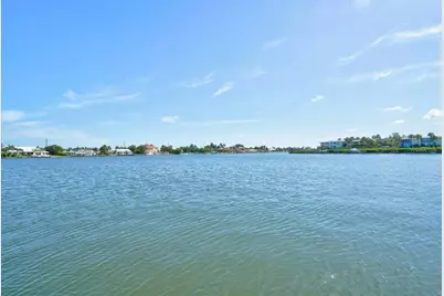 17 Seaside Court, Holmes Beach, FL 34217 - Photo 20