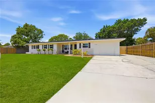 5726 Waneta Pl, Sarasota, FL 34231 - Photo 2