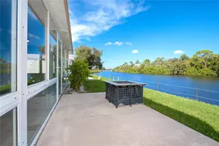 2126 Riverbluff Pkwy, Sarasota, FL 34231 - Photo 30