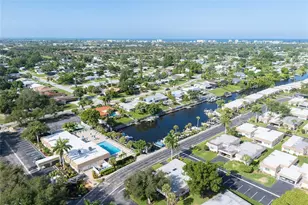 2126 Riverbluff Pkwy, Sarasota, FL 34231 - Photo 60