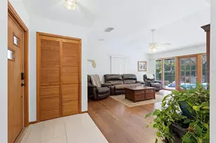 1063 Greystone Ln, Sarasota, FL 34232 - Photo 6